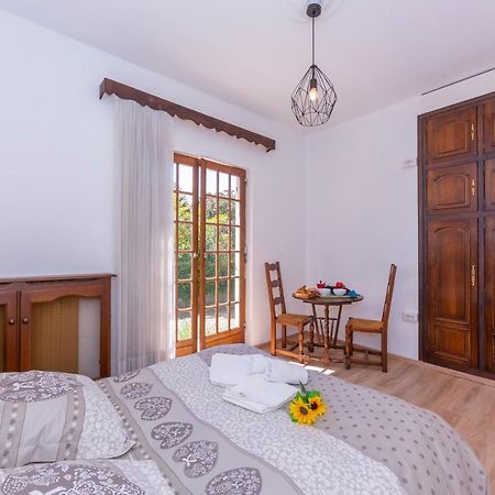 Villa Martine Au Bord Du Lac - Happy Rentals Кадреццате Экстерьер фото