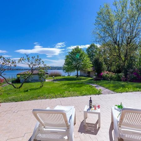 Villa Martine Au Bord Du Lac - Happy Rentals Кадреццате Экстерьер фото