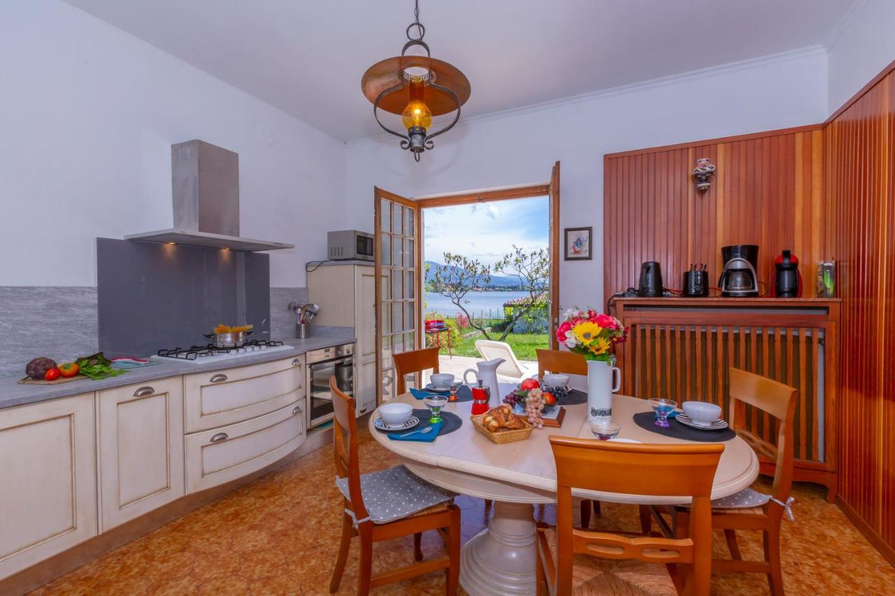 Villa Martine Au Bord Du Lac - Happy Rentals Кадреццате Экстерьер фото