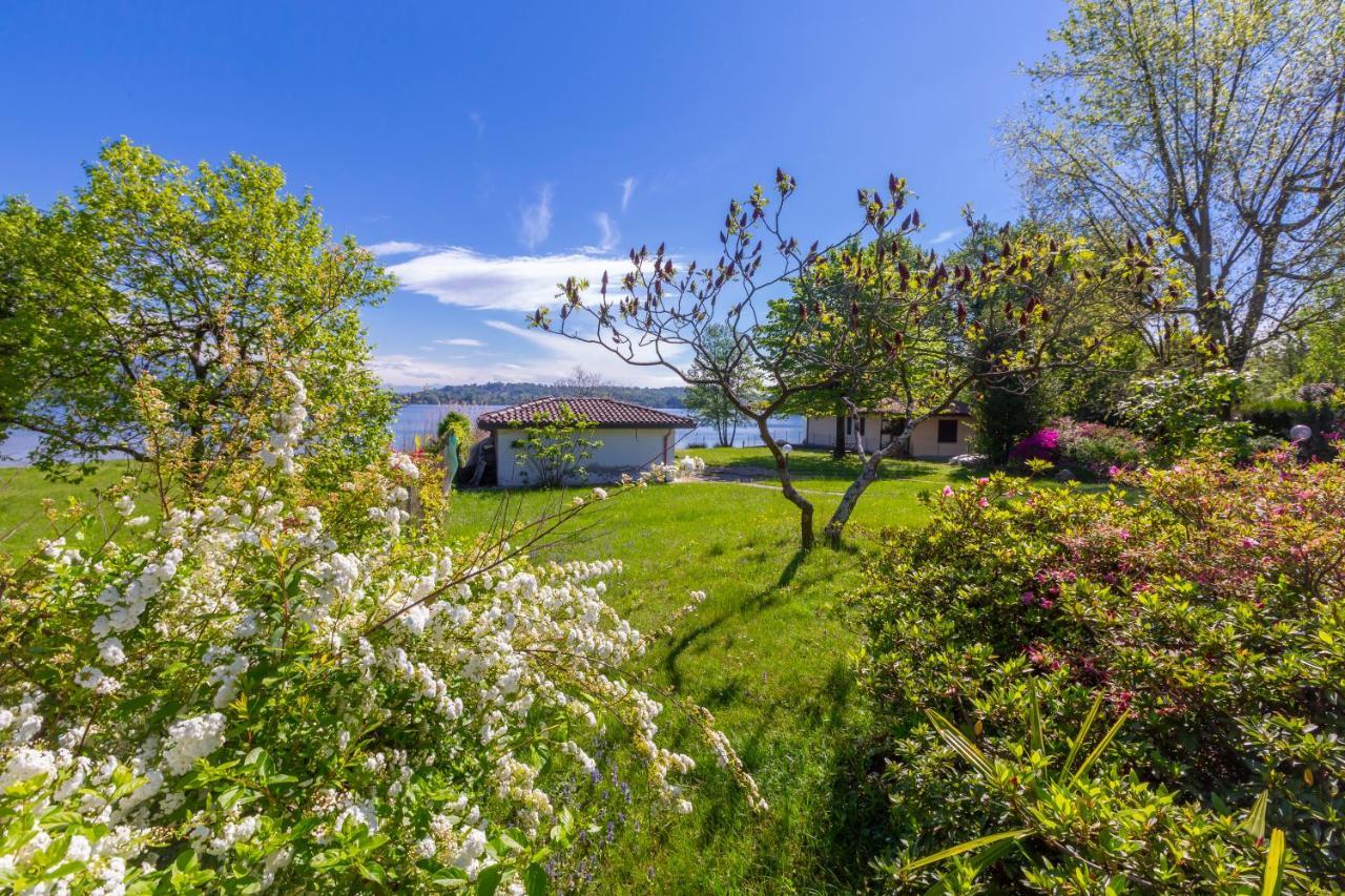 Villa Martine Au Bord Du Lac - Happy Rentals Кадреццате Экстерьер фото